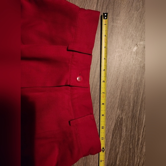 Red Preview Collection, 100% wool shorts. Size 4 - Picture 8 of 9